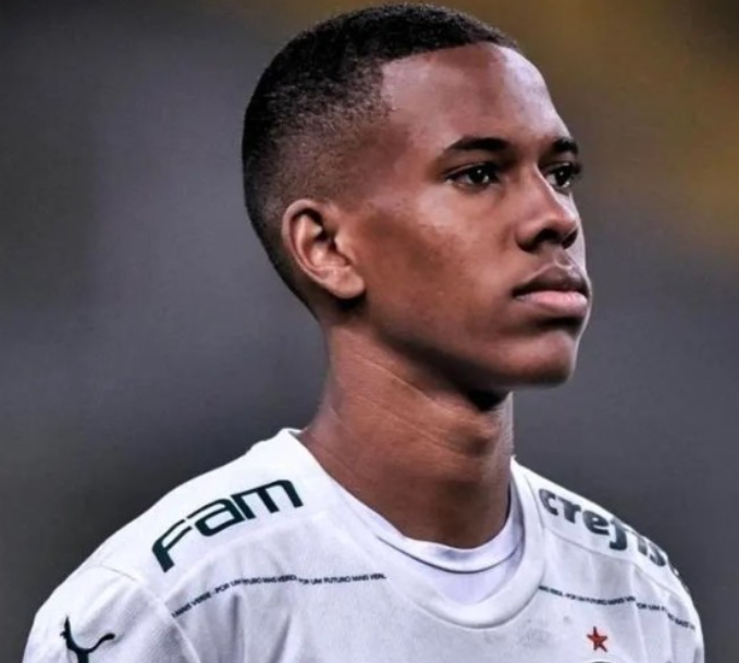 足总杯1/4决赛切尔西大胜维尔港：埃斯特旺补射破门引VAR争